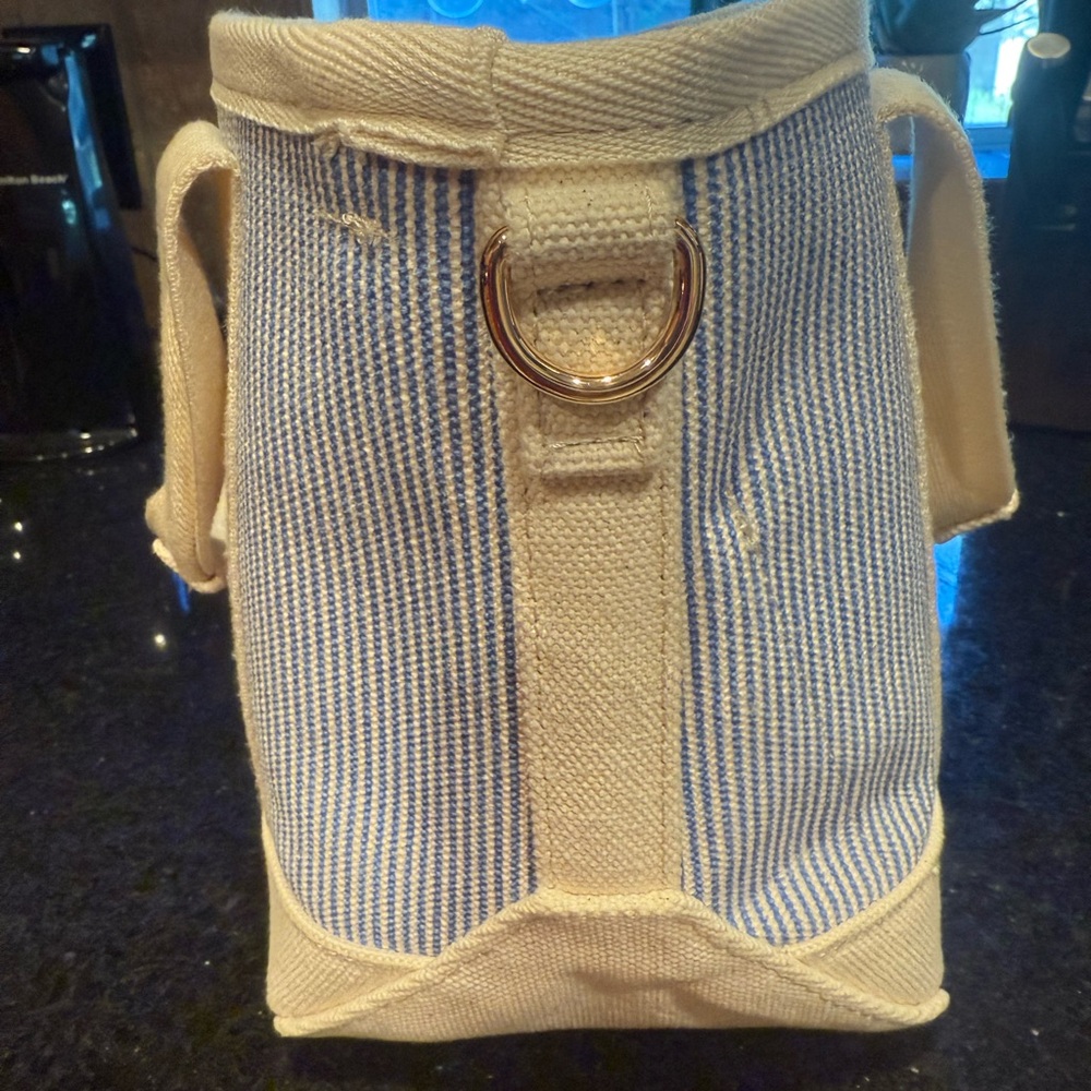 Vineyard Vines Blue and Cream Tote - Picture 5 of 11